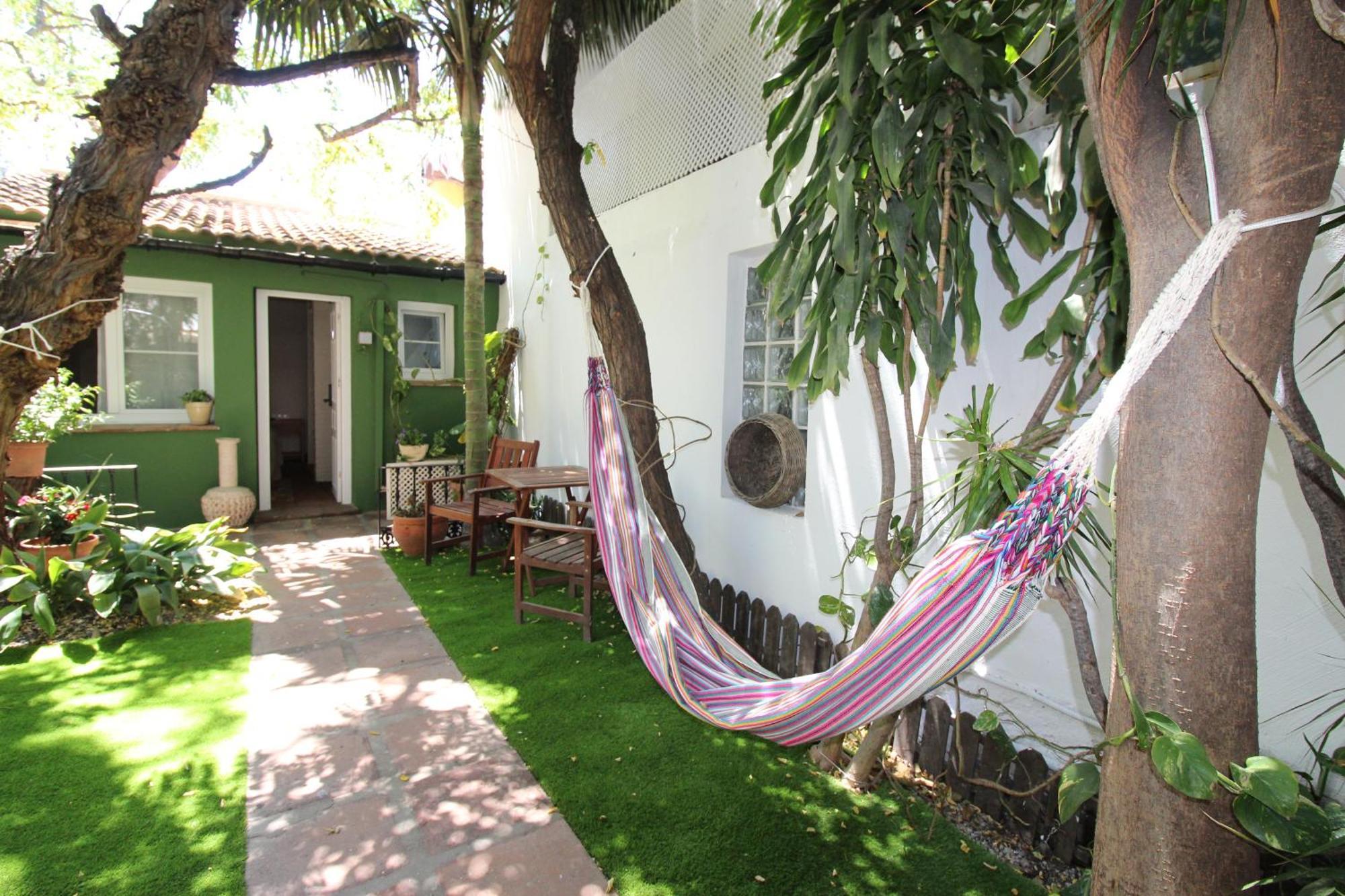 Hostal Las Acacias マラガ エクステリア 写真