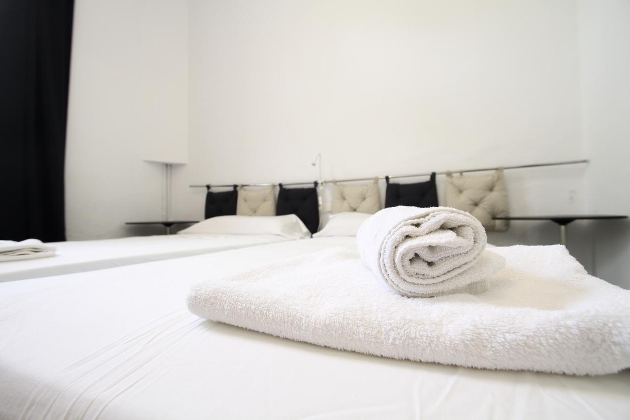Hostal Las Acacias マラガ エクステリア 写真