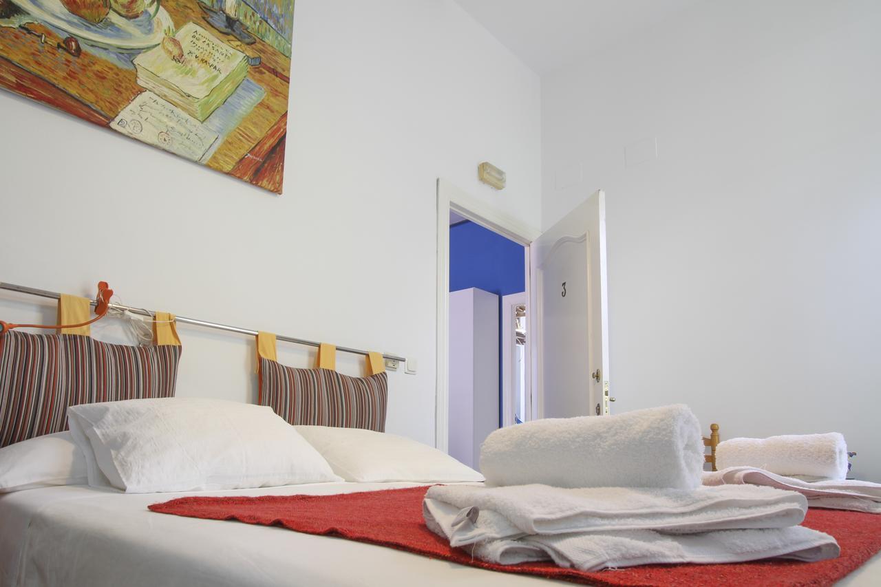 Hostal Las Acacias マラガ エクステリア 写真